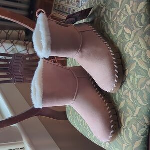 Women's Genuine Suede Muk Luks Boots NWT